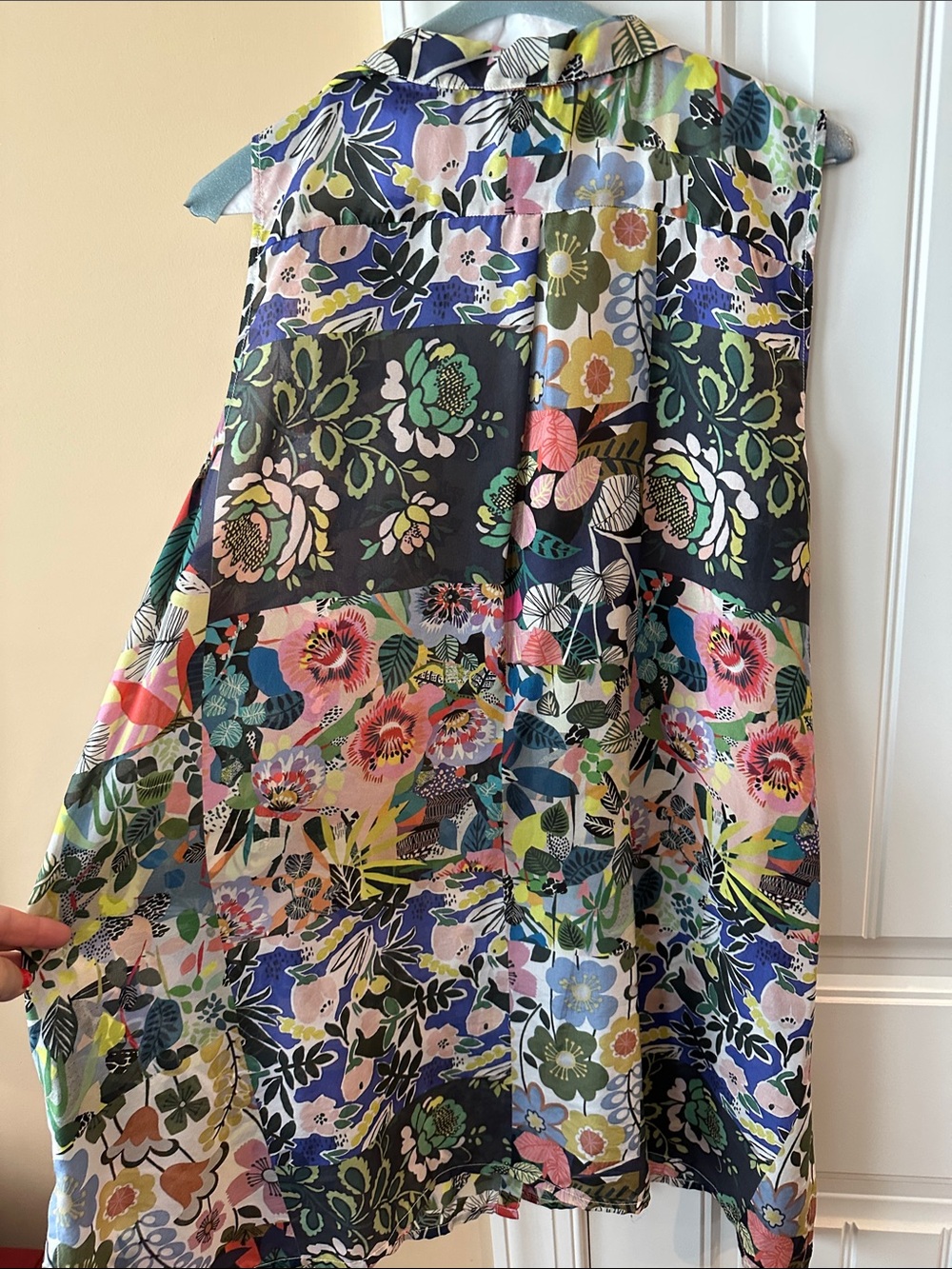 Johnny Was Multicolor Floral Sleeveless Button-Front Blouse - Picture 5 of 5